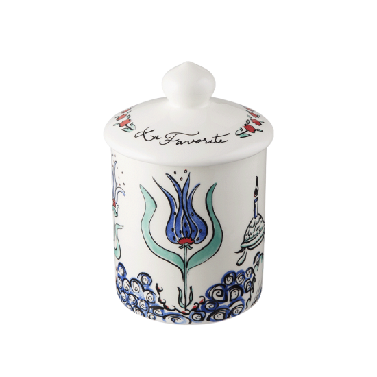 Свеча в керамической банке с крышкой В 14 см., LA FAVORITE, GIEN Свеча в керамической банке с крышкой В 14 см., LA FAVORITE, GIEN