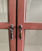 Витрина с двумя дверцами из массива в стиле неоклассика, пыльно - розовый винтаж, Франция,