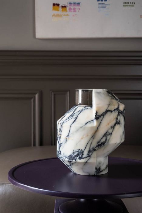 OCTANS  petit подсвечник из мрамора ? 141 x H 250 mm