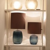 НАСТОЛЬНАЯ ЛАМПА GUAXS PATARA ROUND TABLELAMP, ЦВЕТ МОРСКОЙ СИНИЙ/ИНДИГО(СИНИЙ), ЦВЕТ АБАЖУРА СЕРЫЙ 9546OBIN-GR